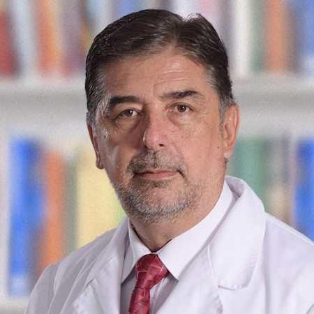 Prim. dr sci. med. Dragoslav Kandić - Specijalista interne medicine, gastroenterolog.