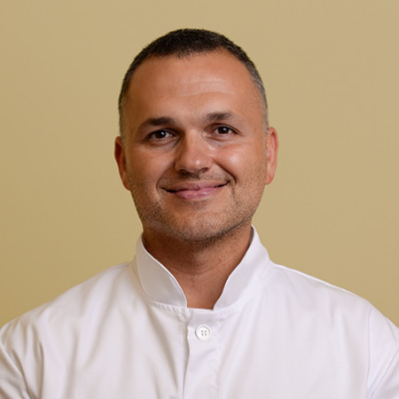 Dr Nikola Petrović - Oftalmolog