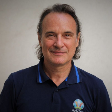 Prof. dr Nenad Dikić - Specijalista sportske medicine, interne medicine, kliničke farmakologije i kardiologije, subspecijalista baromedicine