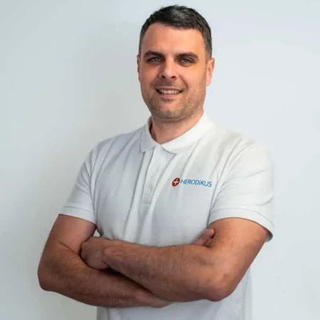 Fizioterapeut Nemanja Tešić - Strukovni fizioterapeut