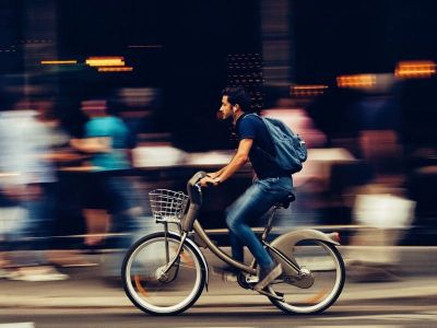 Cilj trke, pod sloganom “Uzmite najbolje od sunca”, je da se što više ljudi informiše o borbi protiv štetnog sunčevog zračenja. Sve potrebne informacije, građani će moći da dobiju na info štandovima, od dermatologa i pedijatra koji će biti na raspolaganju za korisne savete,, a organizatori će deliti brošure, majice, peškire, balone i kreme za sunčanje.